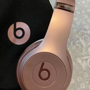 Rose Gold Solo Beats